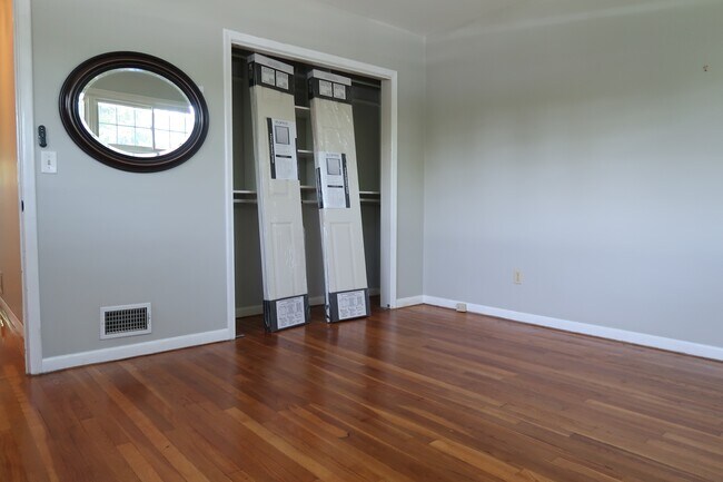 Foto del edificio - 929 Kenmoor Ave SE