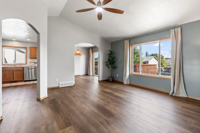 Building Photo - 5508 S Cain Ave