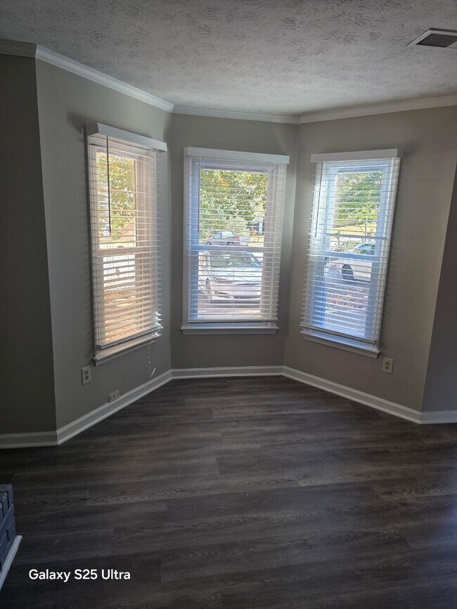 Foto del edificio - 900 Indian Lake Dr NW