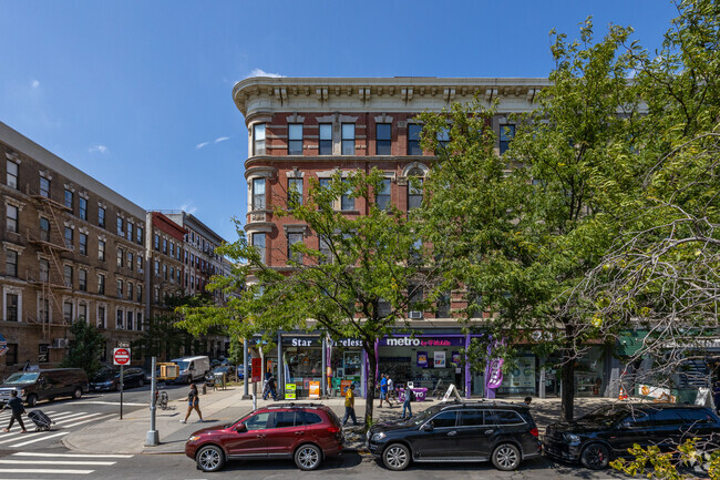 Building Photo - The Savoy West