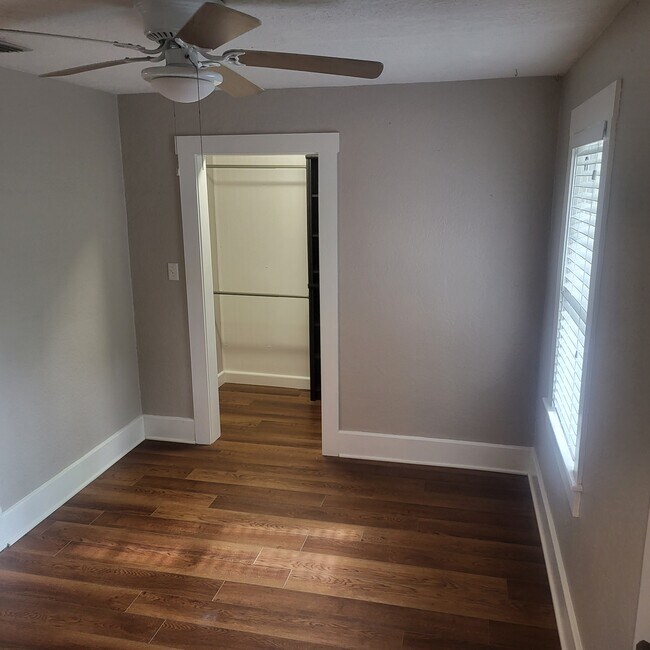 Foto del edificio - 642 E Ridgewood St