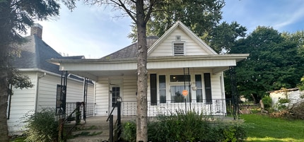 Building Photo - 518 Bryan Ave