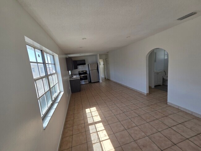 Foto del edificio - 317 W 18th St