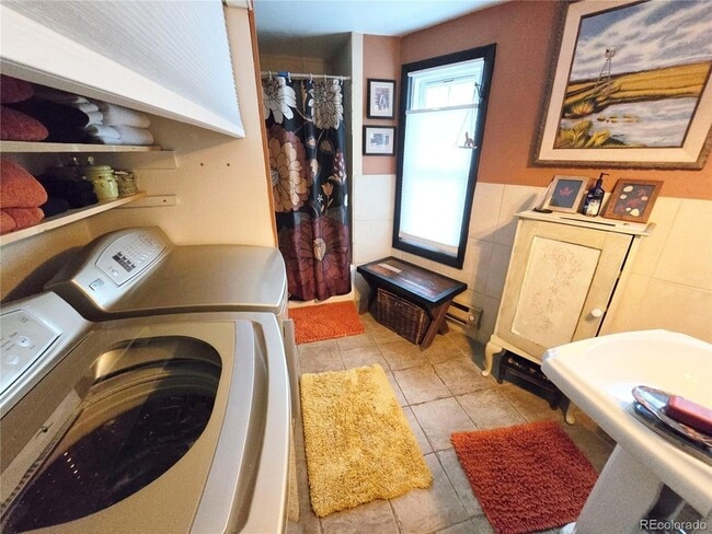 Building Photo - 708 Griffith St