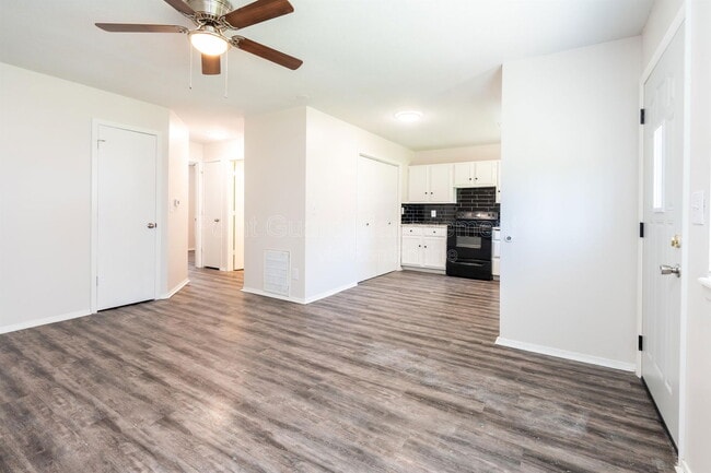 Building Photo - 1826 S Laura St