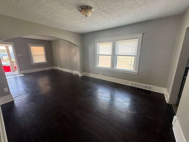 Foto del edificio - 3 Bedroom and 1 Bath Home With Recent Updates