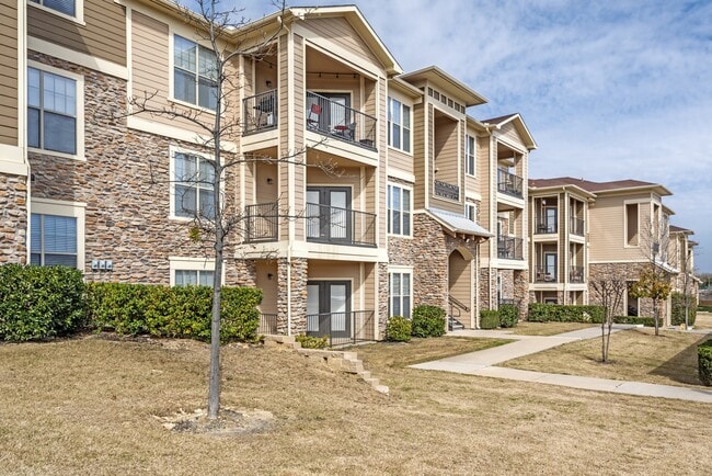 Building Photo - Riverside Villas Apartments