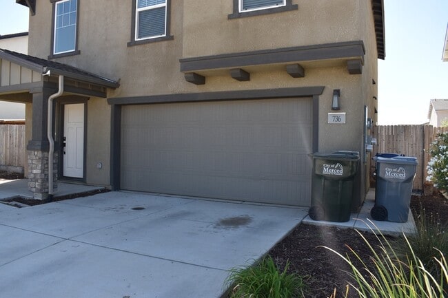 Building Photo - 736 Athena Dr