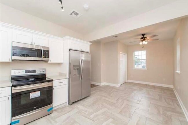 Building Photo - 2625 S Galvez St