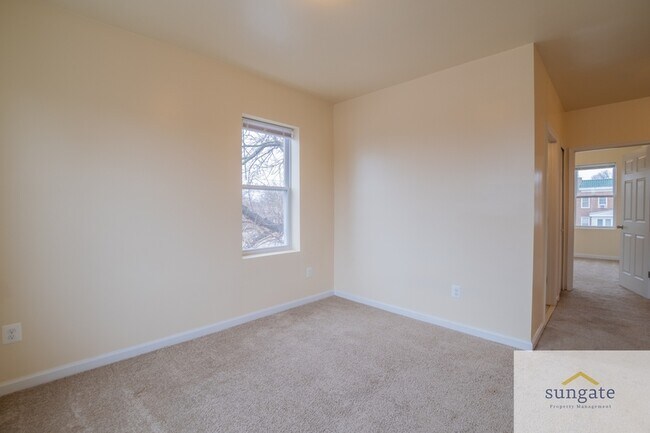 Foto del edificio - 2435 W Lafayette Ave