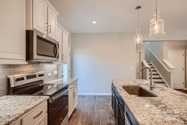 Building Photo - 170 Fairfield Dr