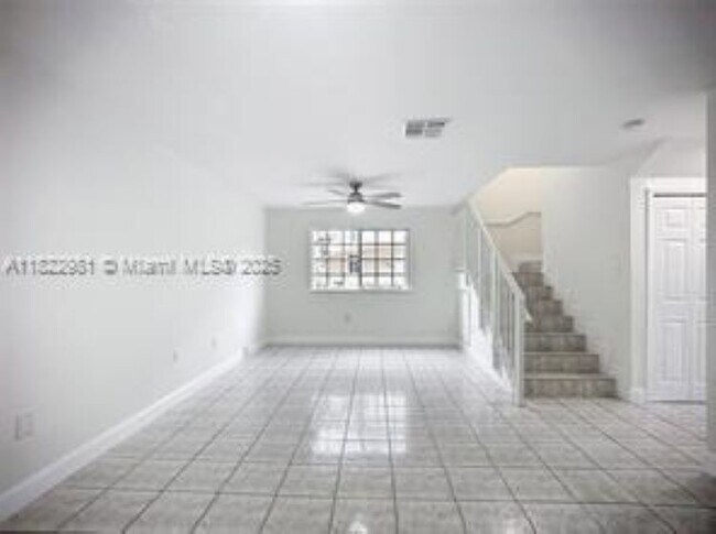 Foto del edificio - 6753 NW 182nd St