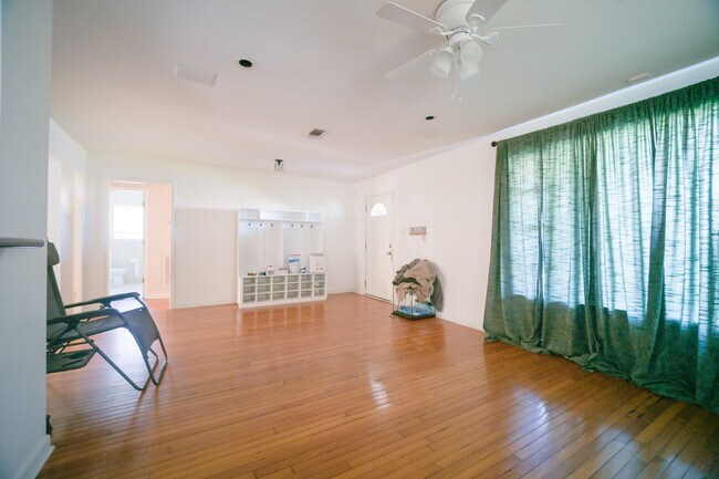 Foto del edificio - 3615 Elysian Fields Ave