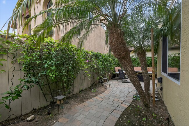 Foto del edificio - 4269 Lamont St