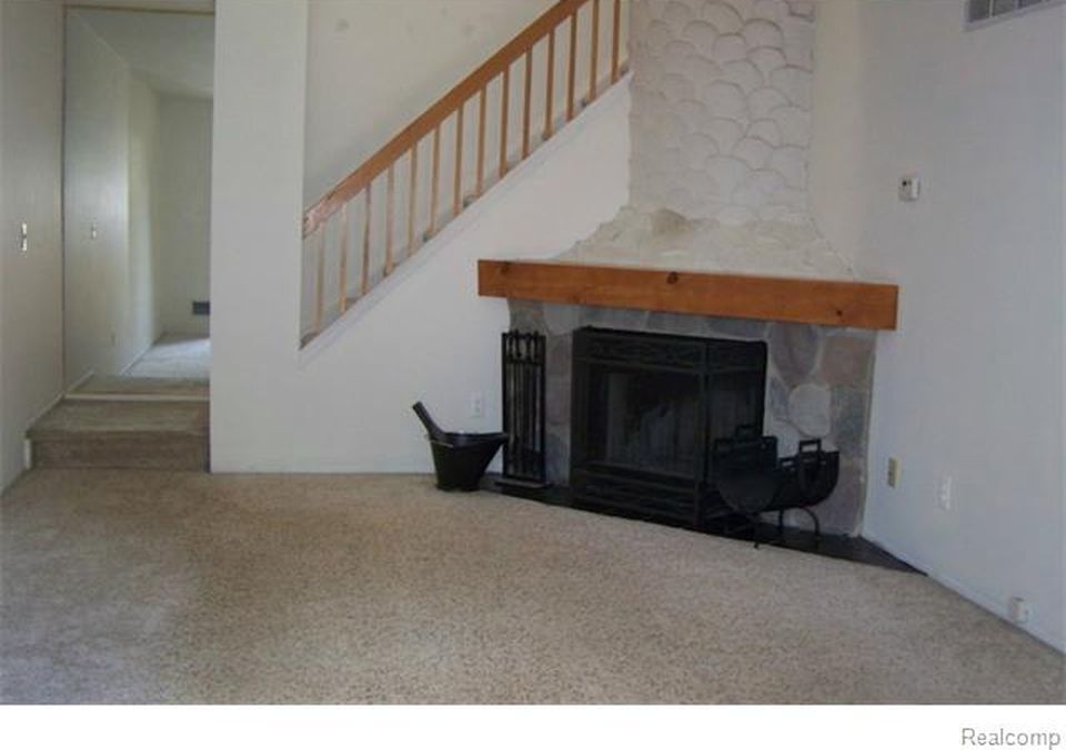 41362 Southwind Dr Unit 25 Canton Mi 48188 Condo For Rent In