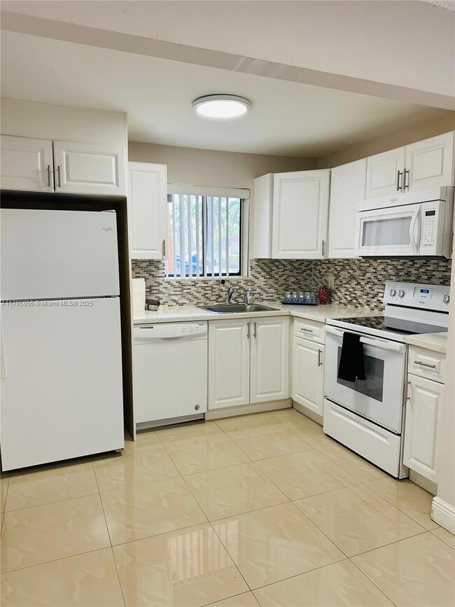 Foto del edificio - 6952 SW 39th St