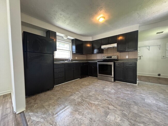Building Photo - Rent this Beautiful 4 bedroom 2 bath House!!!