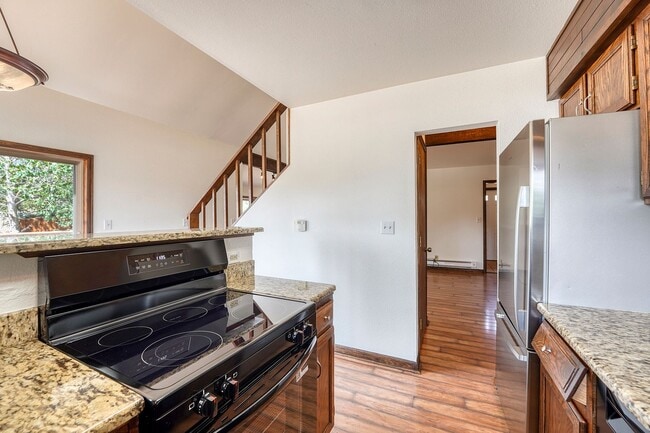 Building Photo - 305 N Chipmunk Cir