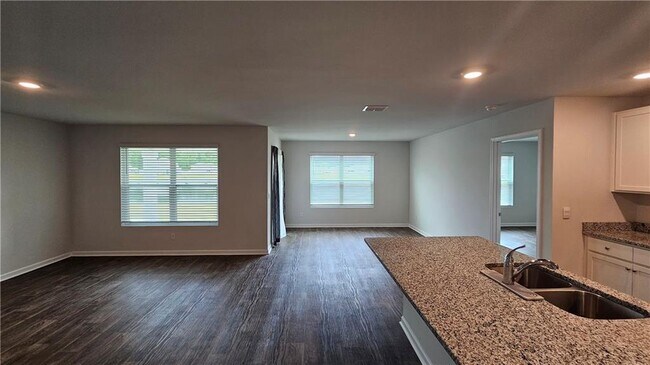 Foto del edificio - 511 Autumns Wood Cir