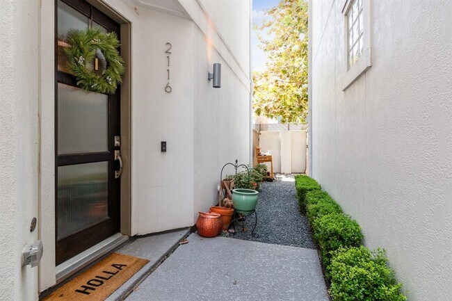 Foto del edificio - 2116 Radcliffe St