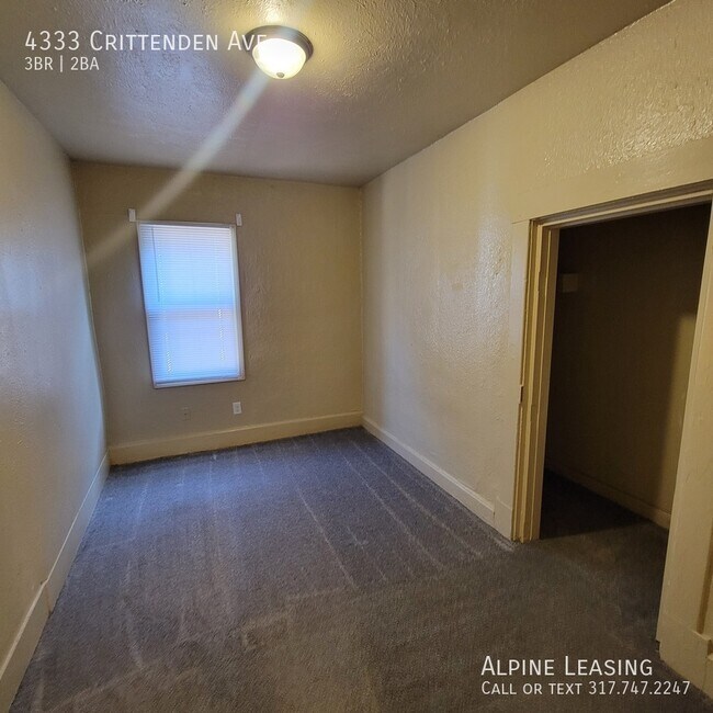 Foto del edificio - 4333 Crittenden Ave