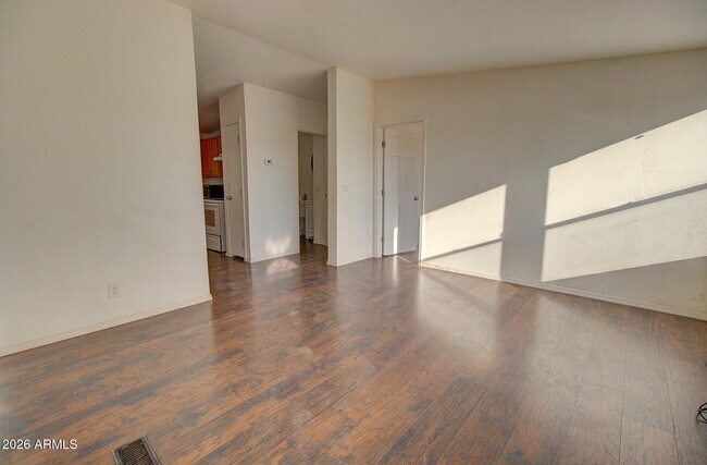Foto del edificio - 5706 N Fuchsia St