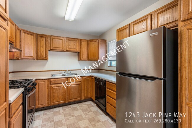 Foto del edificio - 1243 Jack Pine Way