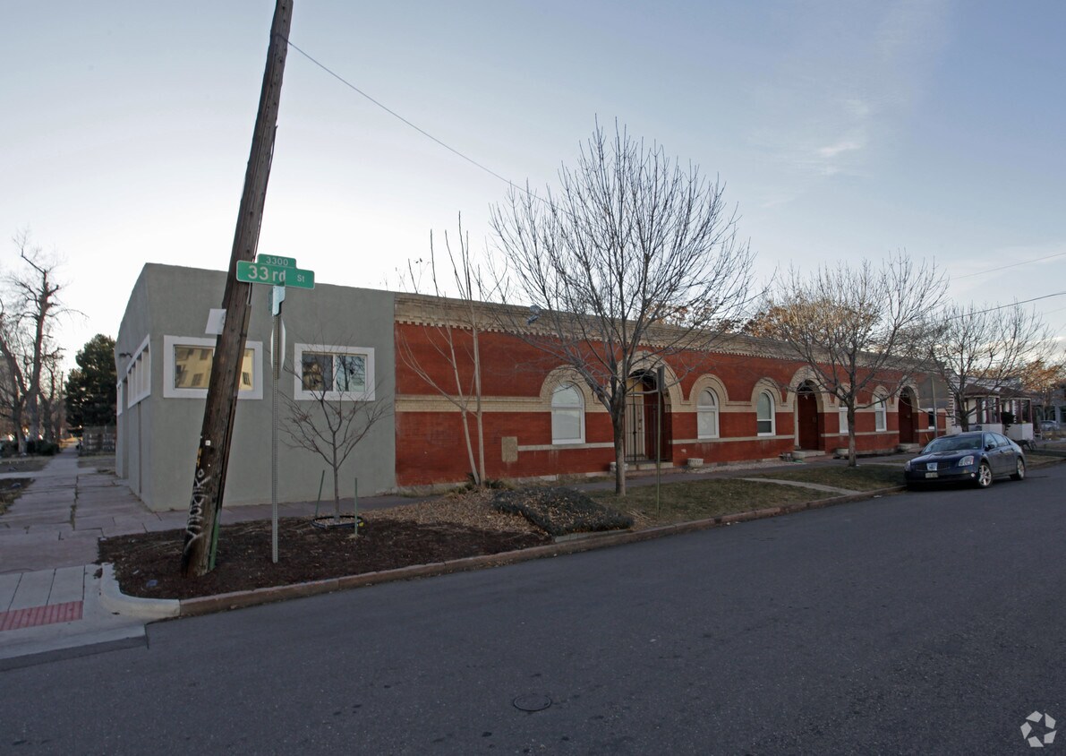 Building Photo - 906-920 33rd St