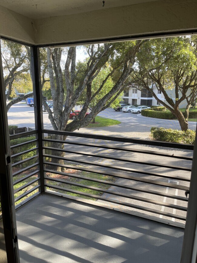 Foto del edificio - 102 Gardens Dr