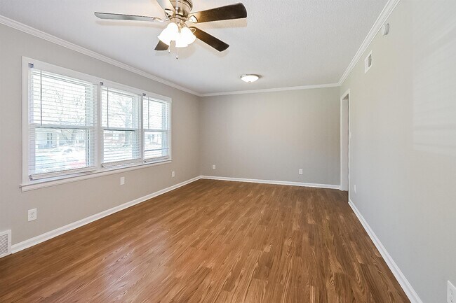 Building Photo - 1695 Myrna Ln