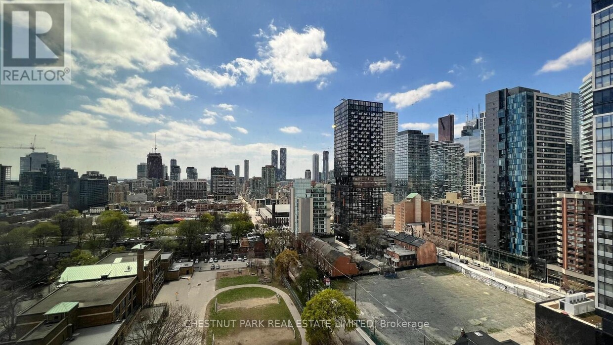 Photo principale - 219-2219 Dundas St E