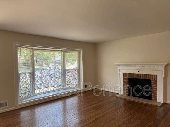 Foto del edificio - 6405 Roberts Dr