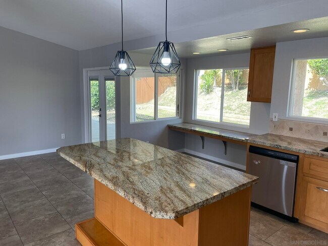 Building Photo - 1065 Paseo Del Norte