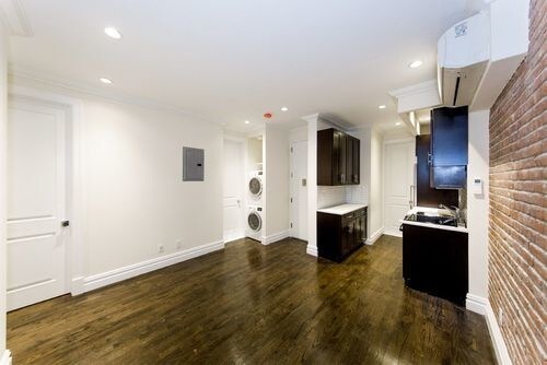 Foto principal - 352 E 13th St