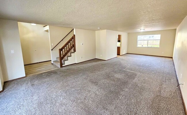 Foto del edificio - Spacious 2467 sq ft 4 Bedroom 2.5 Bath hom...