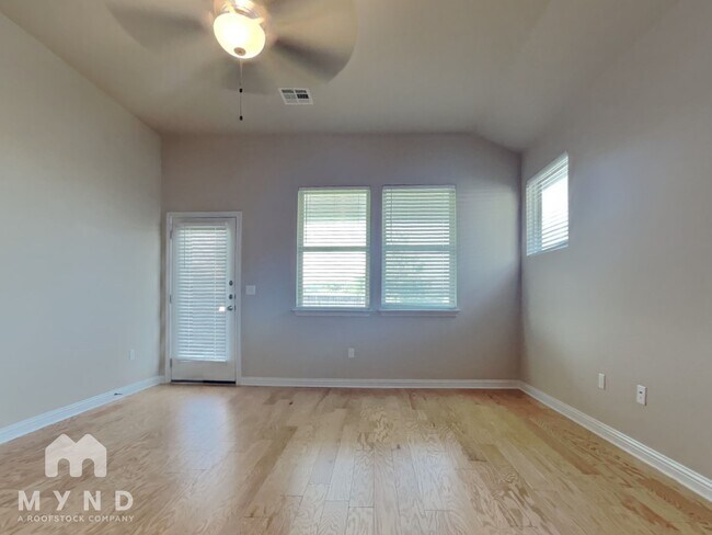 Foto del edificio - 8603 McKamy Dr