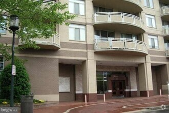 Building Photo - 4801 Fairmont Ave
