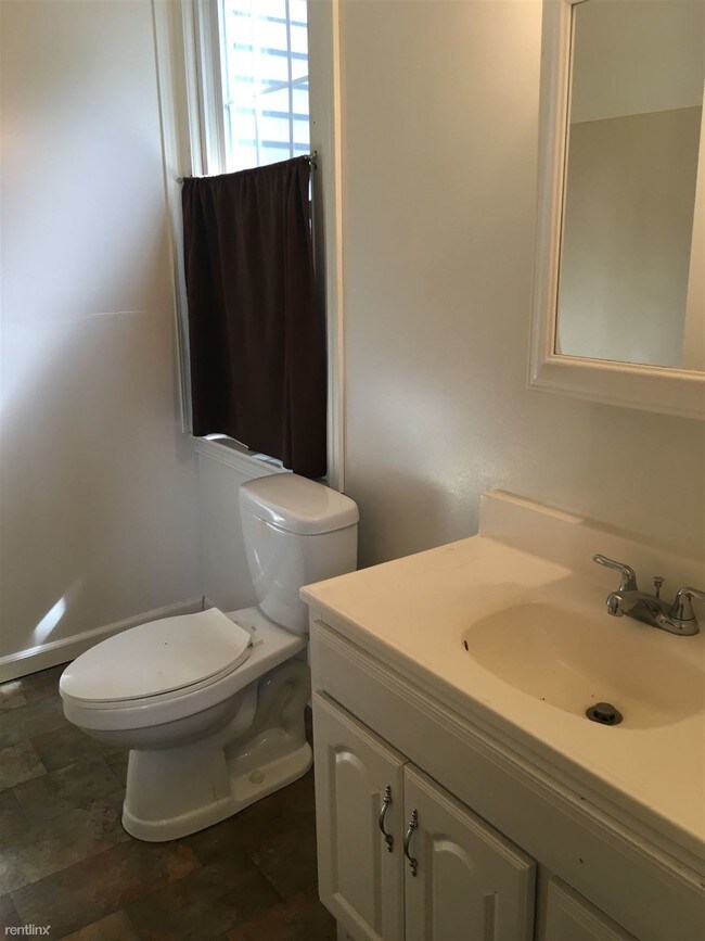 Building Photo - 1 br, 1 bath  - 635 Church St #1