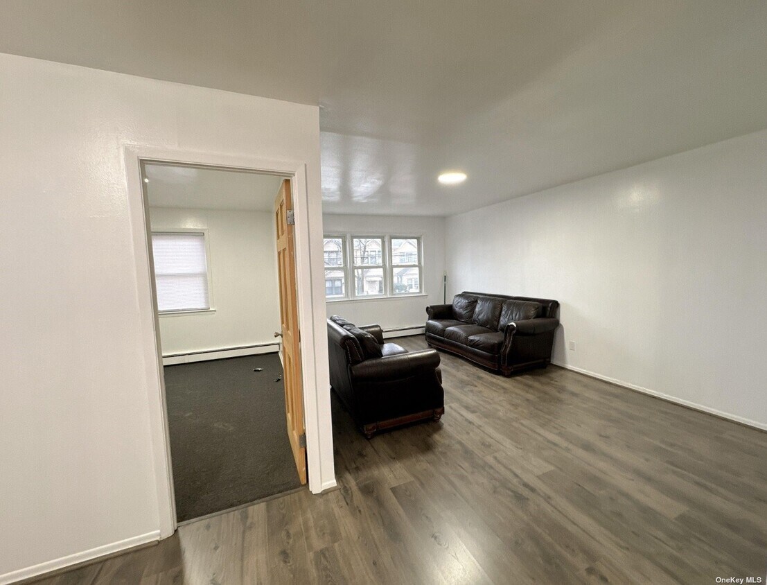 Foto principal - 94-31 46th Ave