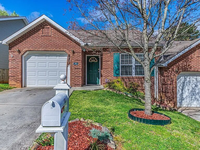 1327 Lucy Way, Knoxville, TN 37912 House Rental in Knoxville, TN