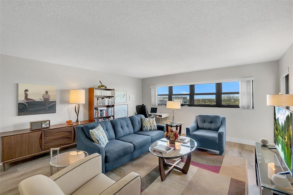 Foto principal - 3200 Port Royale Dr N