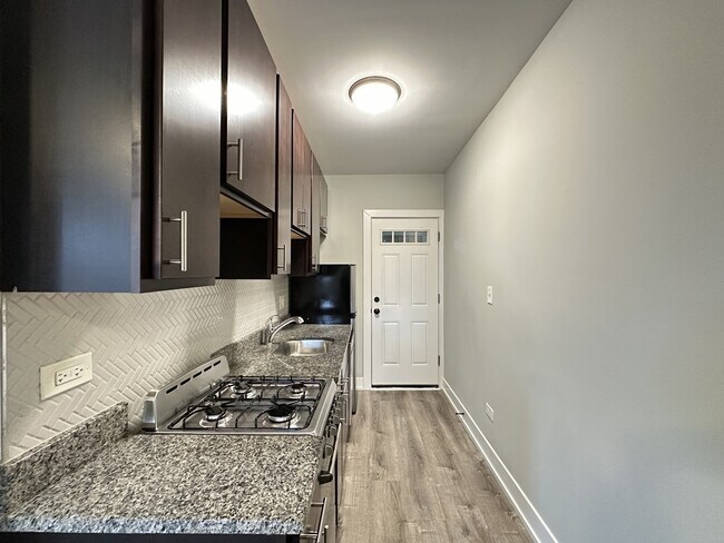 Foto del edificio - 712 W Brompton Ave