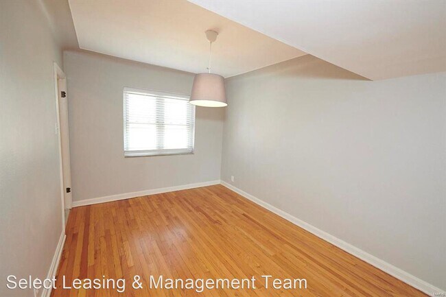 Building Photo - 5835-5845 Lindenwood Ave