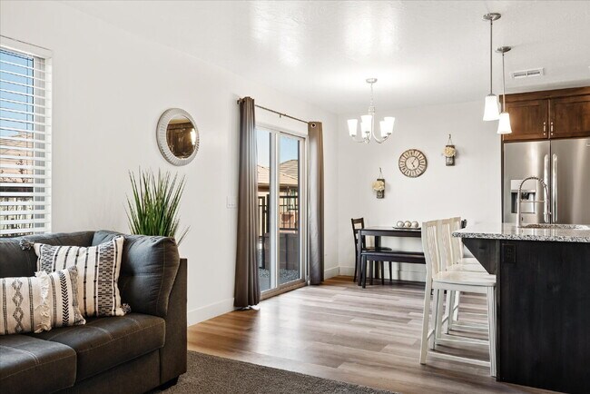 Foto del edificio - "Charming 4-Bed Retreat with 2.5 Baths in ...