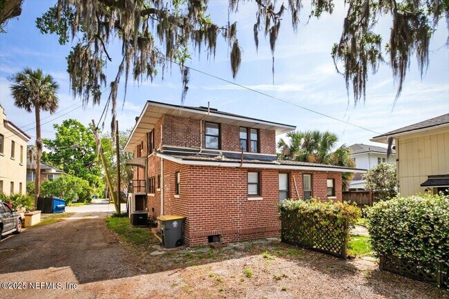 Foto del edificio - 1514 McDuff Ave S