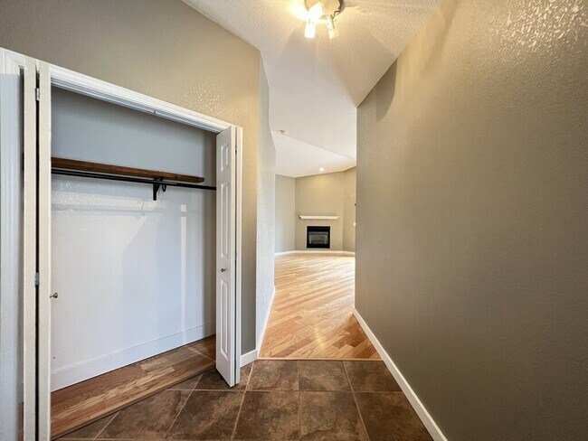 Foto del edificio - 3098 S Cadet Ln