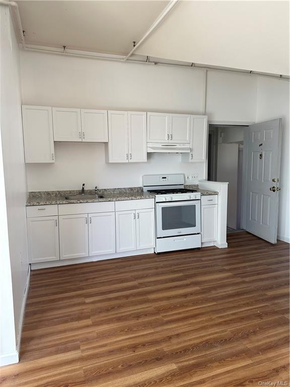 7 Goshen Ave, Washingtonville, NY 10992 Room for Rent in