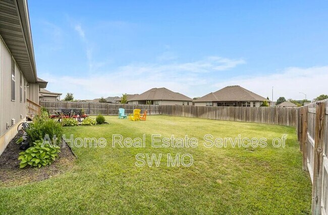 Foto del edificio - 879 E Dyann Dr