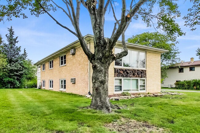 Building Photo - 674 56th Pl