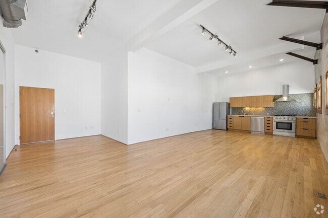 1BR, 1BA - 1000SF - Living Room - 8 Brooks Ave
